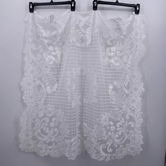 White Floral Checkered Lace Tablecloth 39 inch Square Overlay Table Cover - Picture 1 of 4